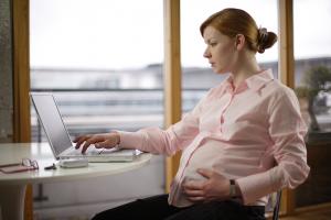 Могут ли уволить с работы беременную женщину
