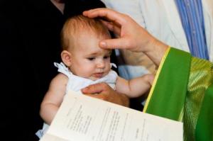 Как проходит крещение ребенка